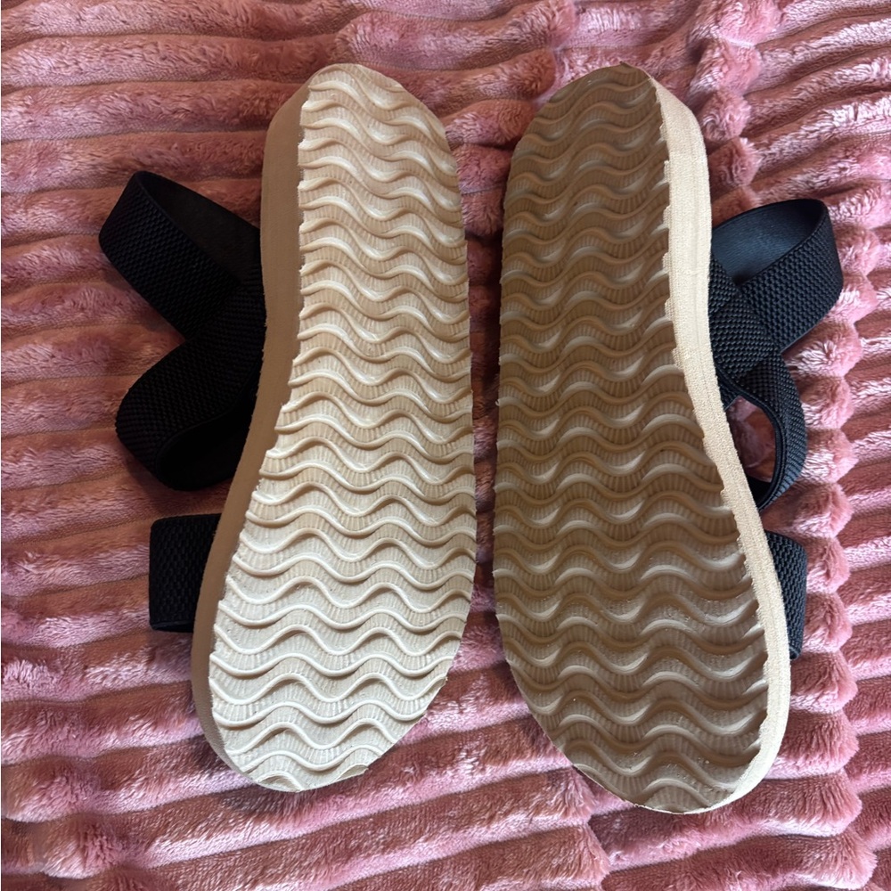 Sandals - Picture 2 of 3